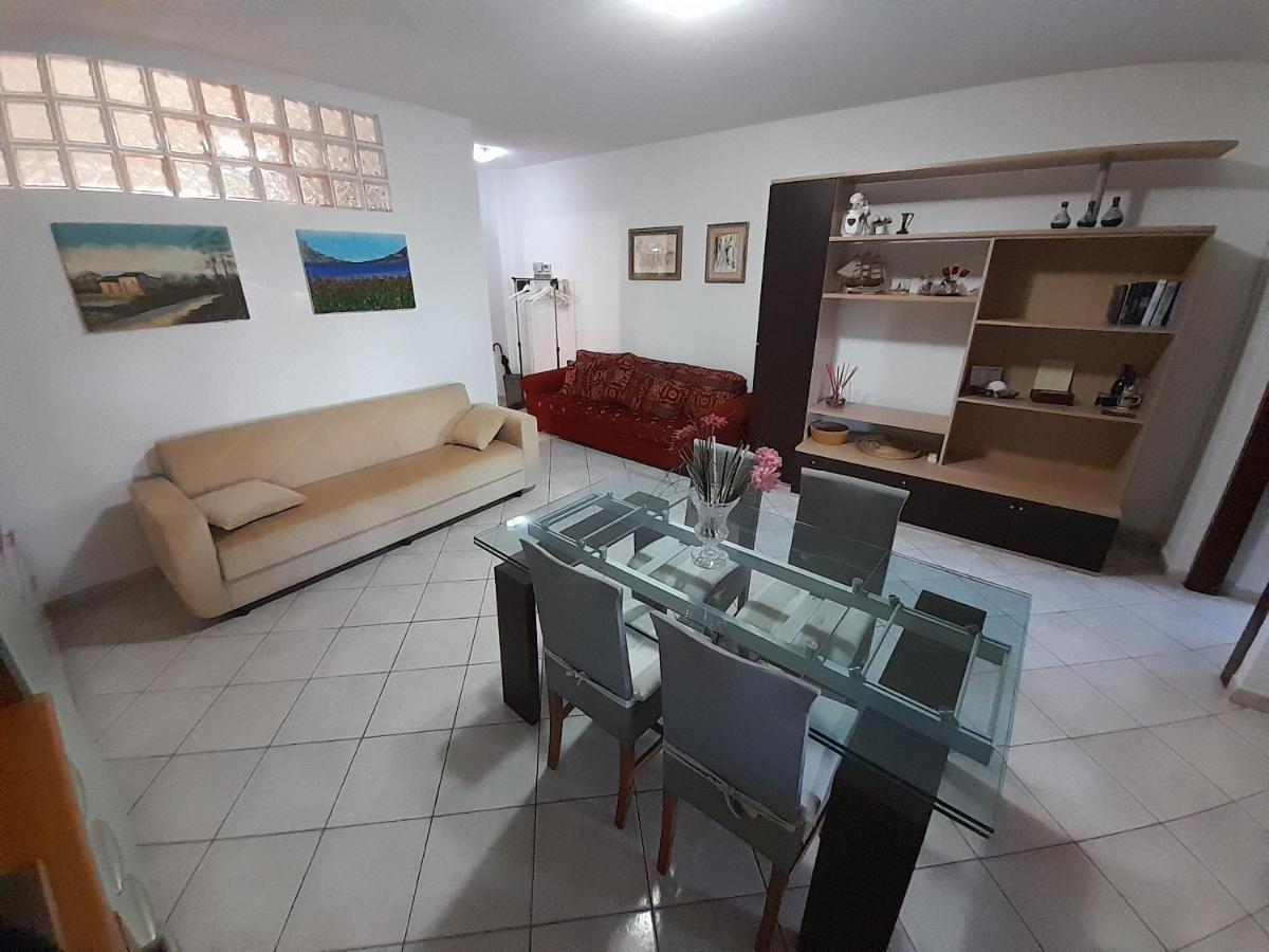 Casa Con Veranda In Centro - Comodo Parcheggio E Garage Incluso Latina Luaran gambar