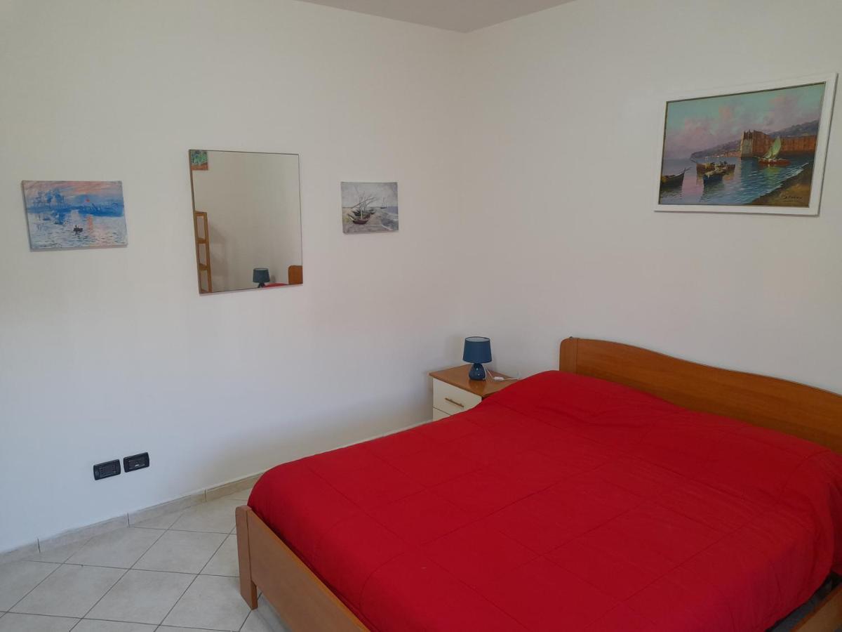 Casa Con Veranda In Centro - Comodo Parcheggio E Garage Incluso Latina Luaran gambar
