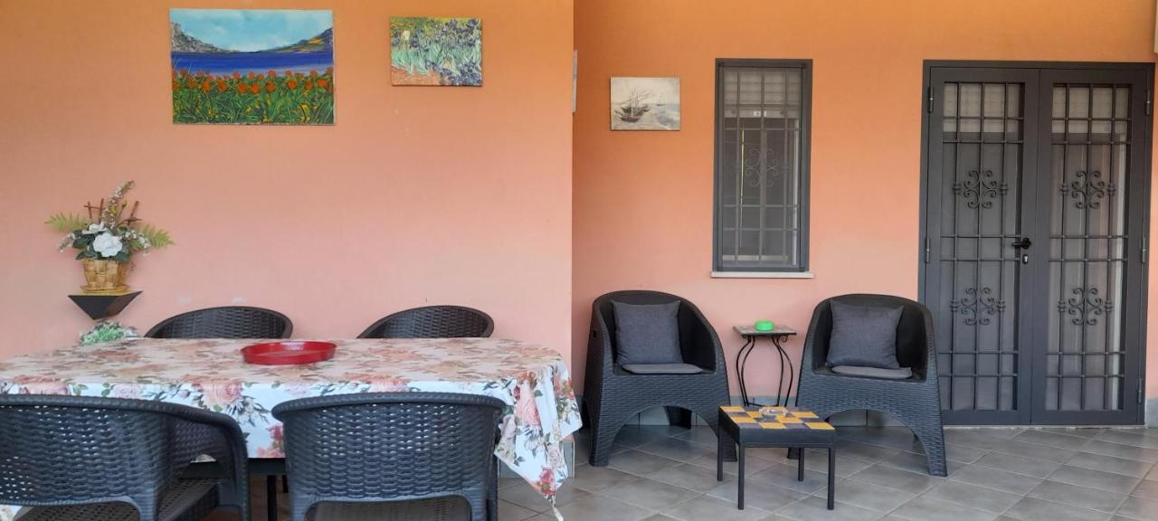 Casa Con Veranda In Centro - Comodo Parcheggio E Garage Incluso Latina Luaran gambar